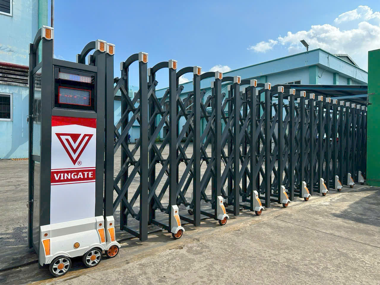 cổng xếp nhôm V04N